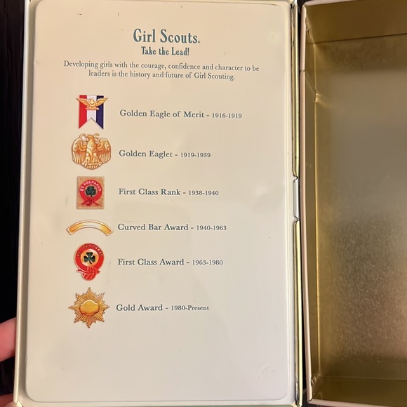 Vintage Girl Scout Take the Lead Tin Box Shaped Like a book Collectable HTF rare - Picture 11 of 15